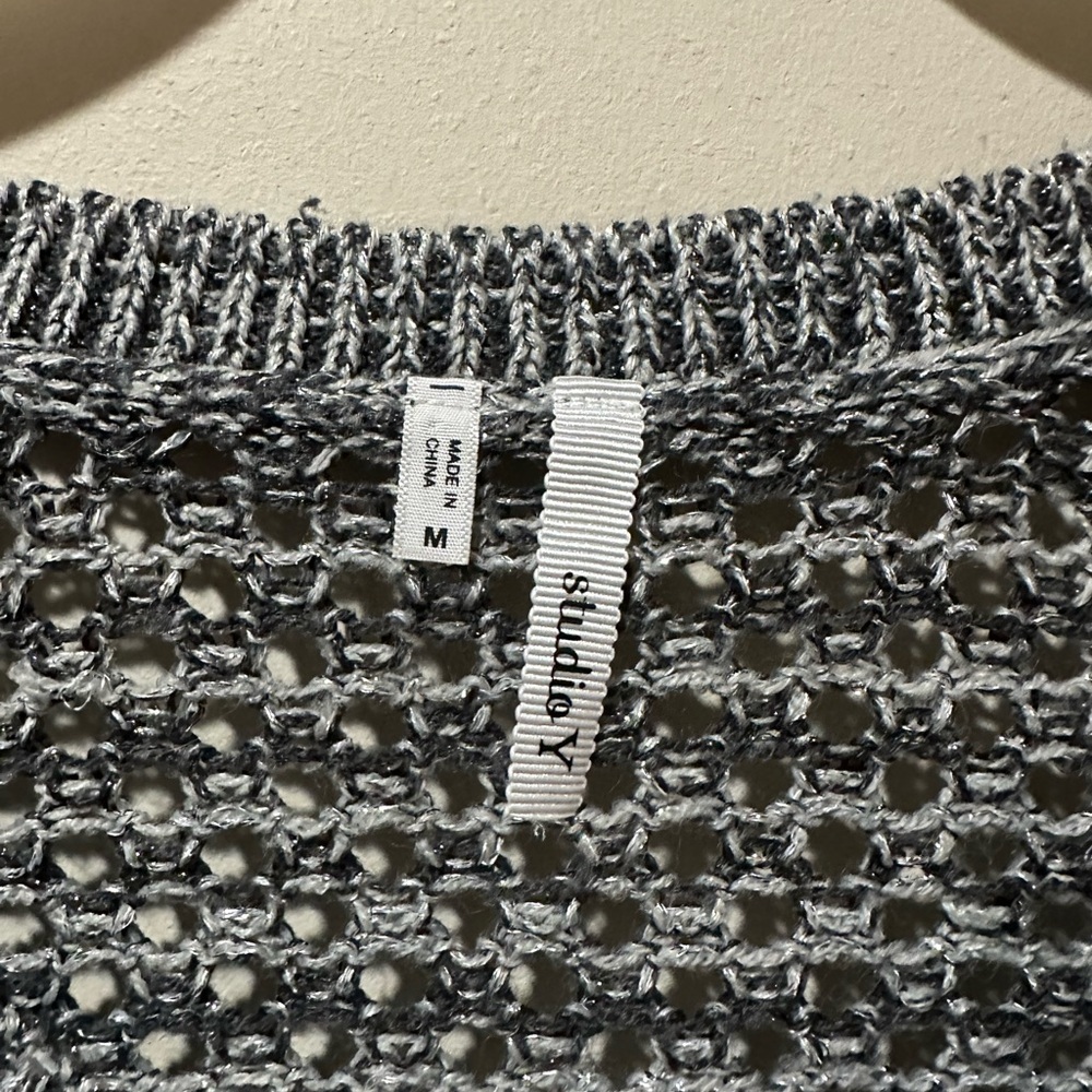 Studio Y women's sweater - Picture 3 of 3